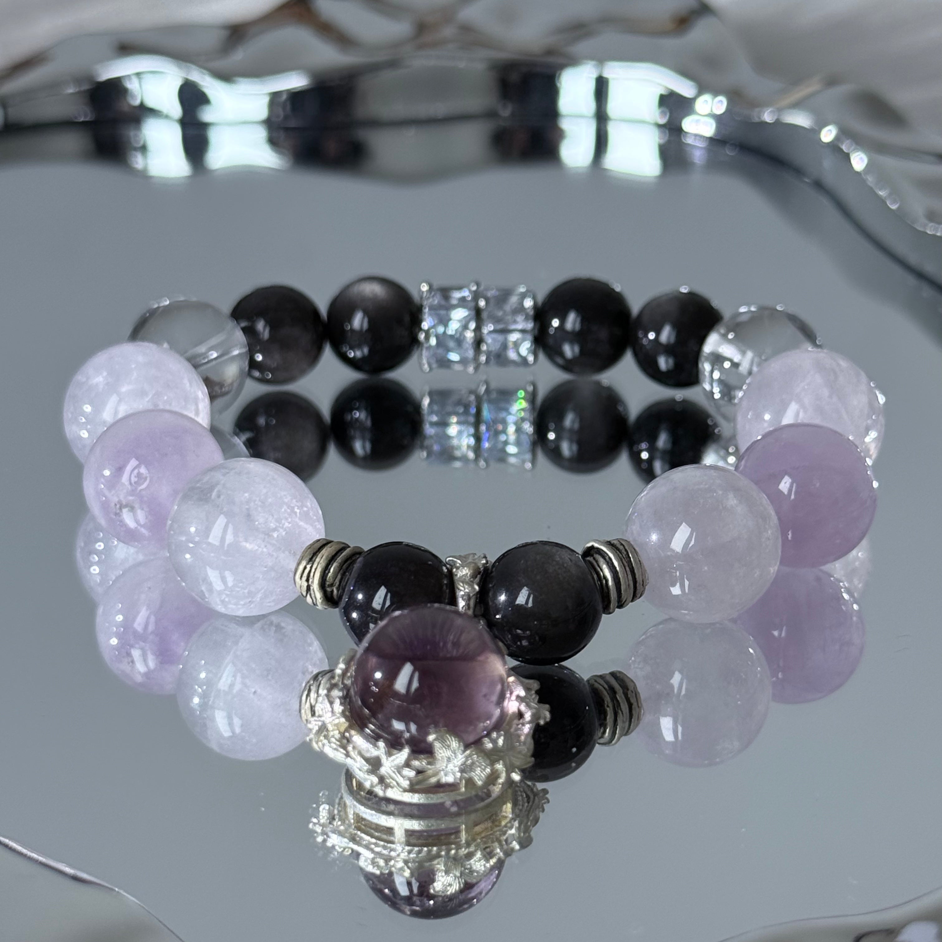 Amethyst & Black Obsidian Under the Moonlight | A Niche-Design Bracelet with an Atmospheric Vibe