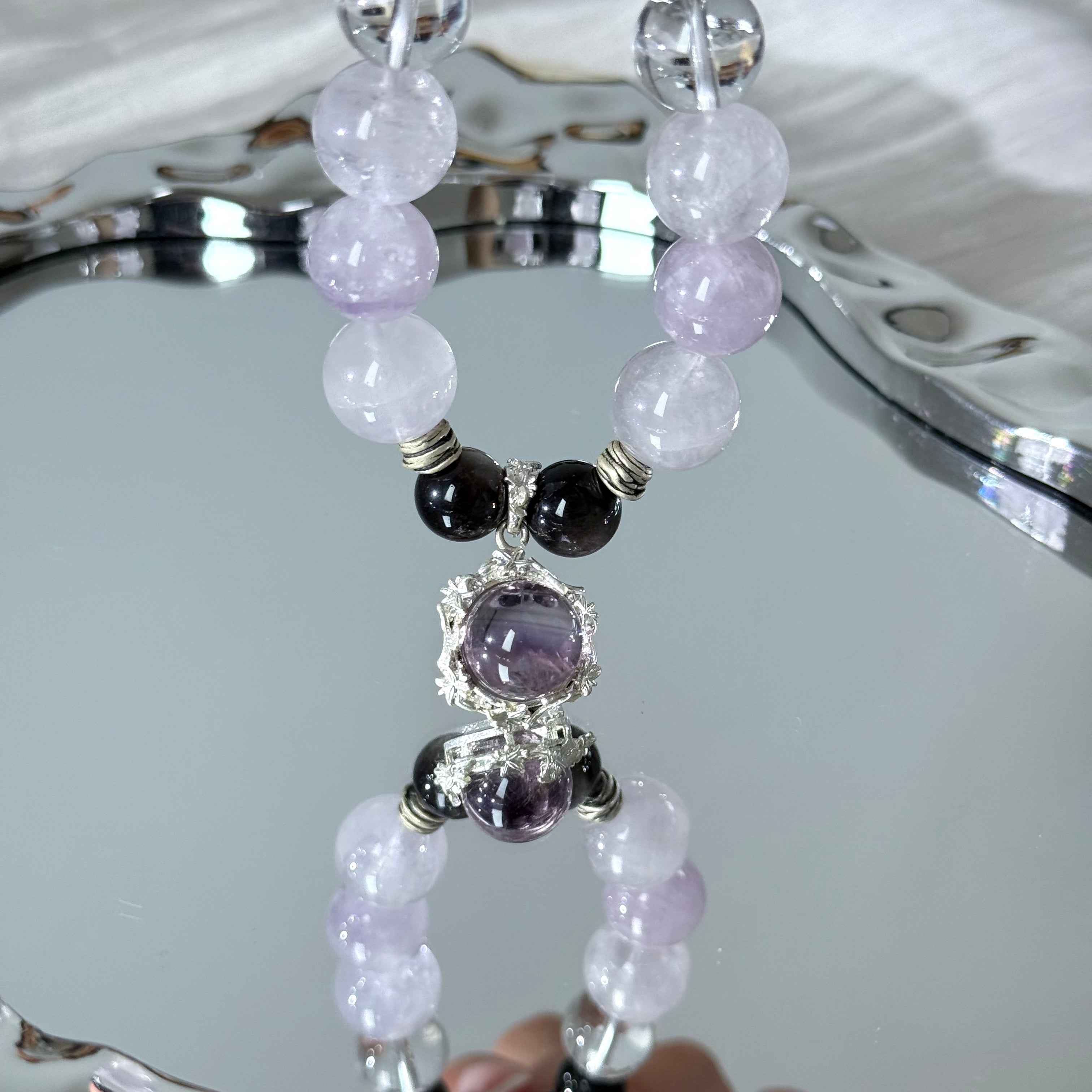 Amethyst & Black Obsidian Under the Moonlight | A Niche-Design Bracelet with an Atmospheric Vibe
