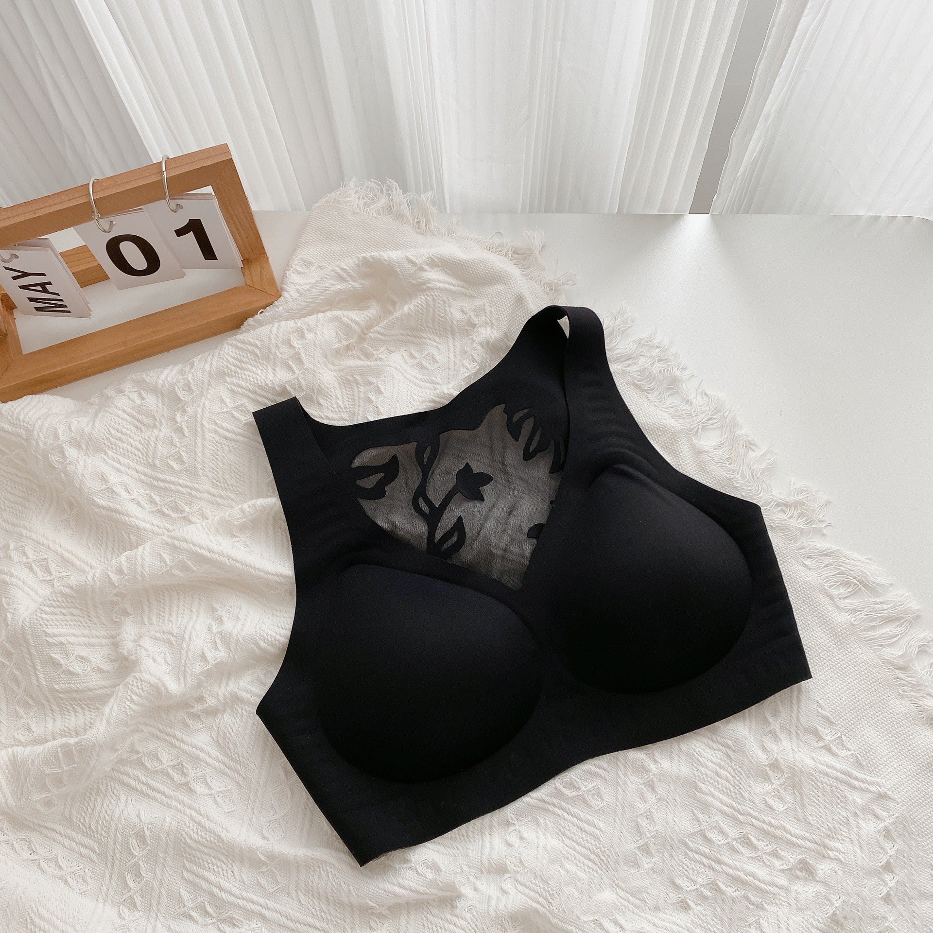 Seamless Deep V Hollow Vest Bra