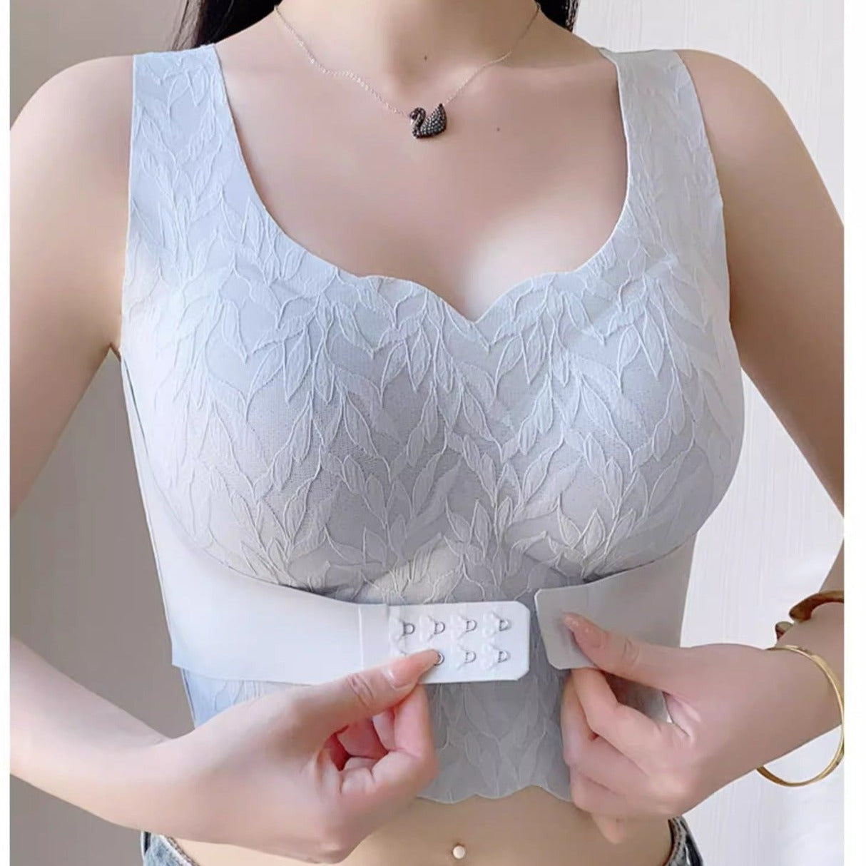 Front Button Adjustable Seamless Sports Bra
