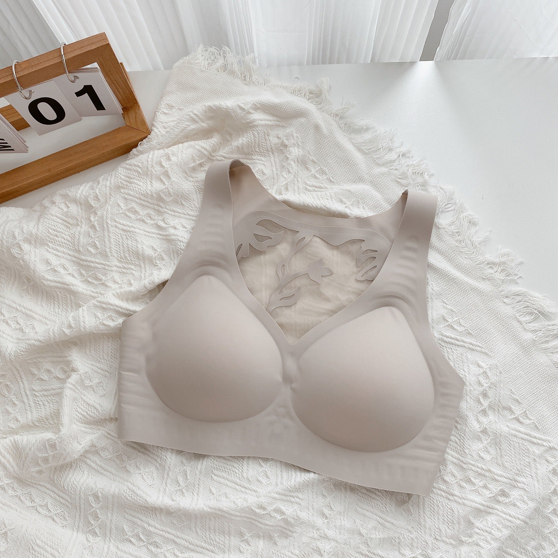 Seamless Deep V Hollow Vest Bra