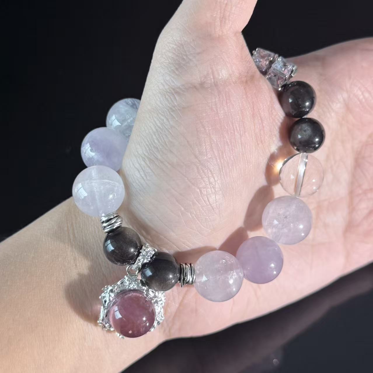 Amethyst & Black Obsidian Under the Moonlight | A Niche-Design Bracelet with an Atmospheric Vibe