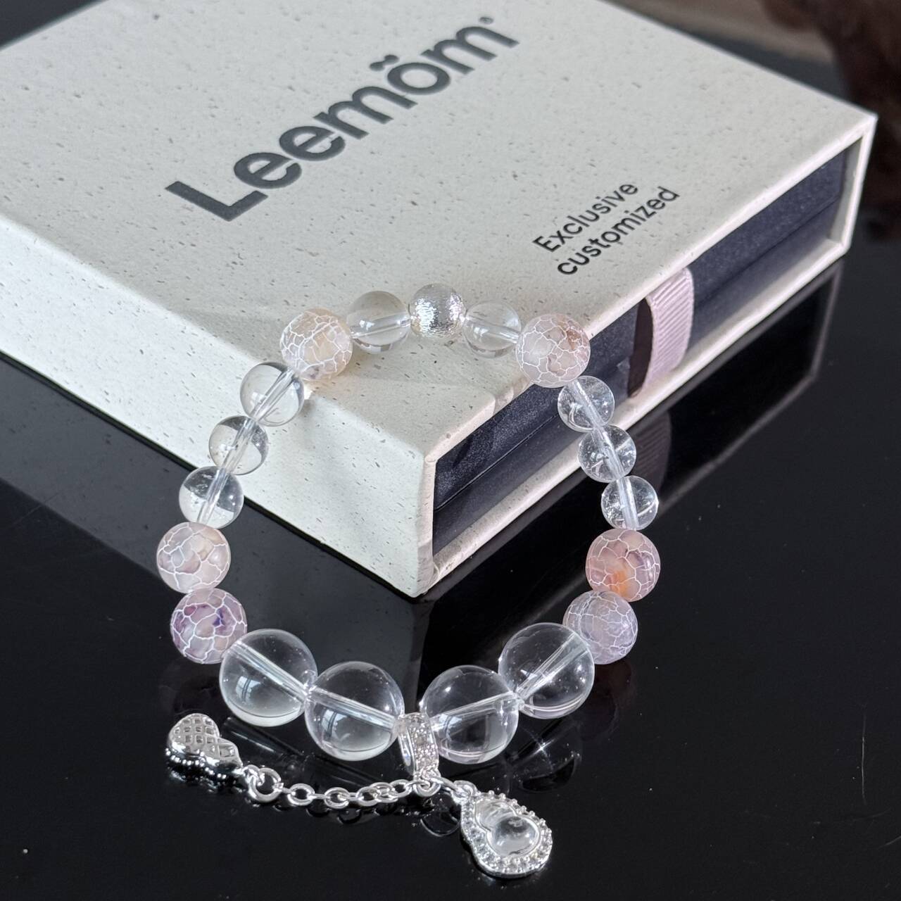 Clear Quartz & Frosted Crackle Agate Bracelet with Silver Charm – Healing Crystal Stretch Manual Bracelet