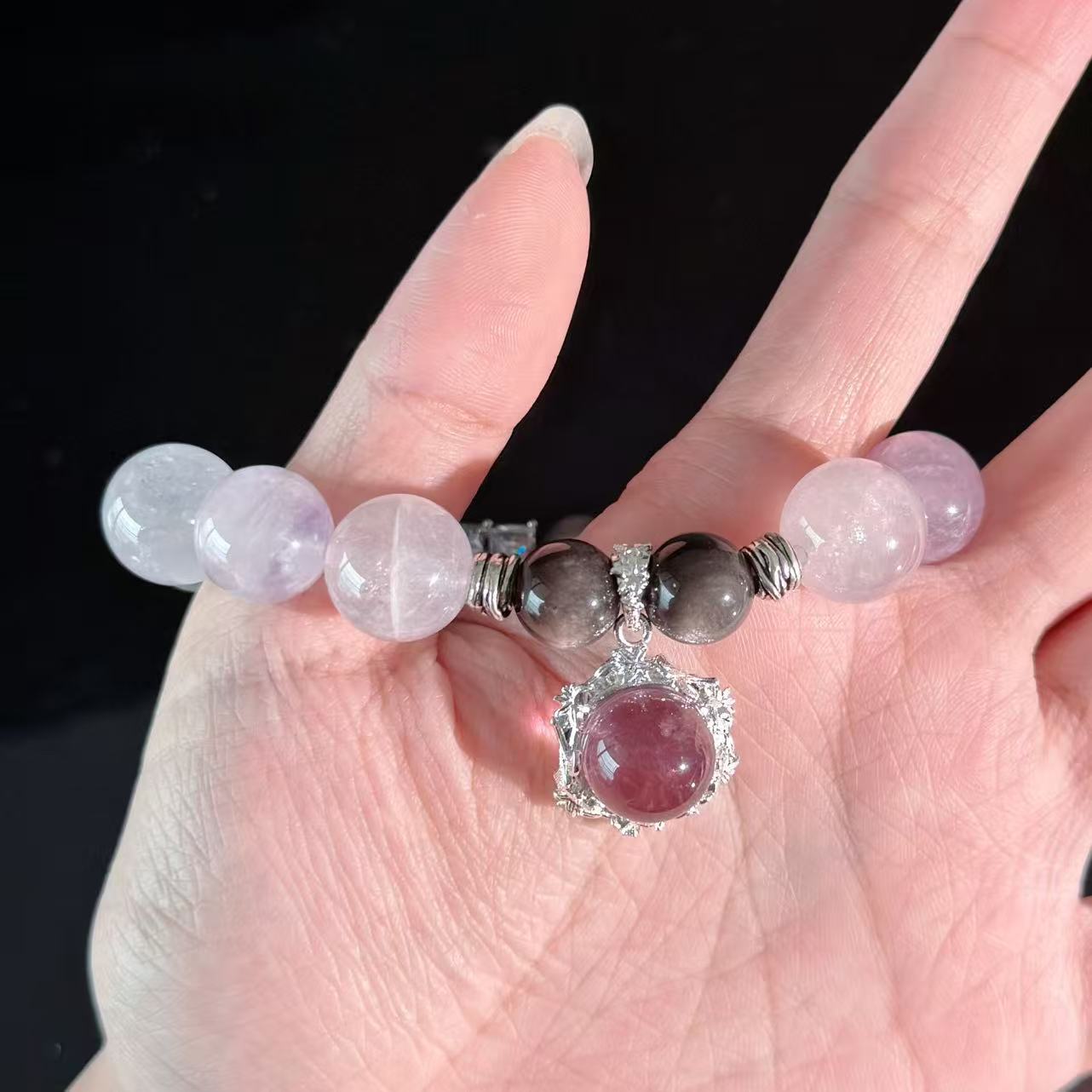 Amethyst & Black Obsidian Under the Moonlight | A Niche-Design Bracelet with an Atmospheric Vibe