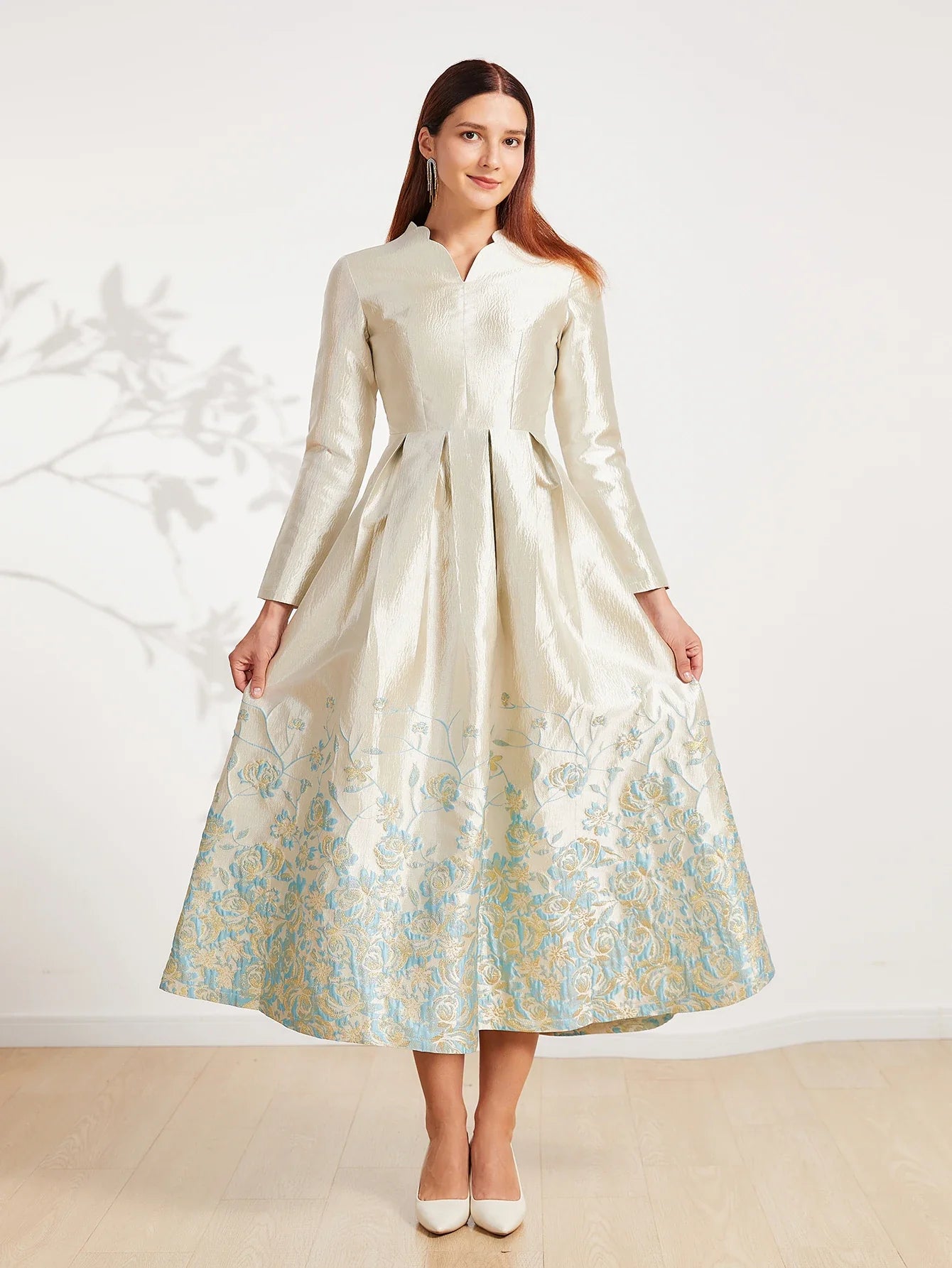 Exquisite Embroidery Wide-Armlet Dress