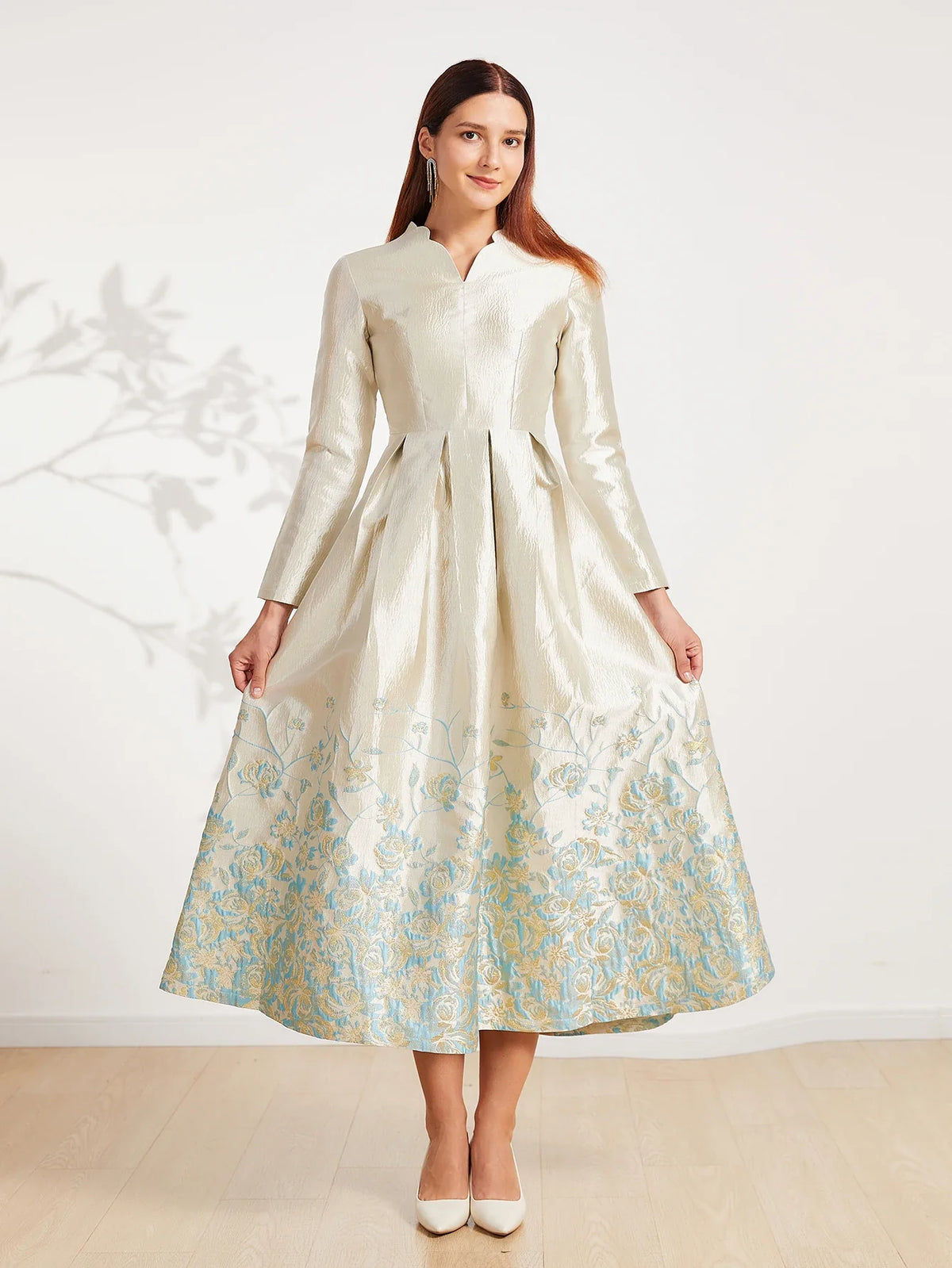 Exquisite Embroidery Wide-Armlet Dress