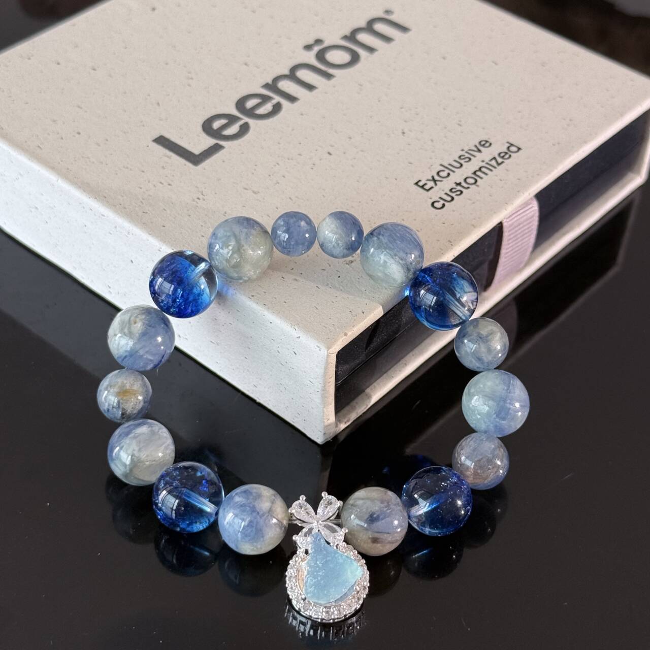 Blue Aquamarine & Kyanite Beaded Bracelet with Crystal Heart Pendant – Ocean-Inspired Healing Jewelry