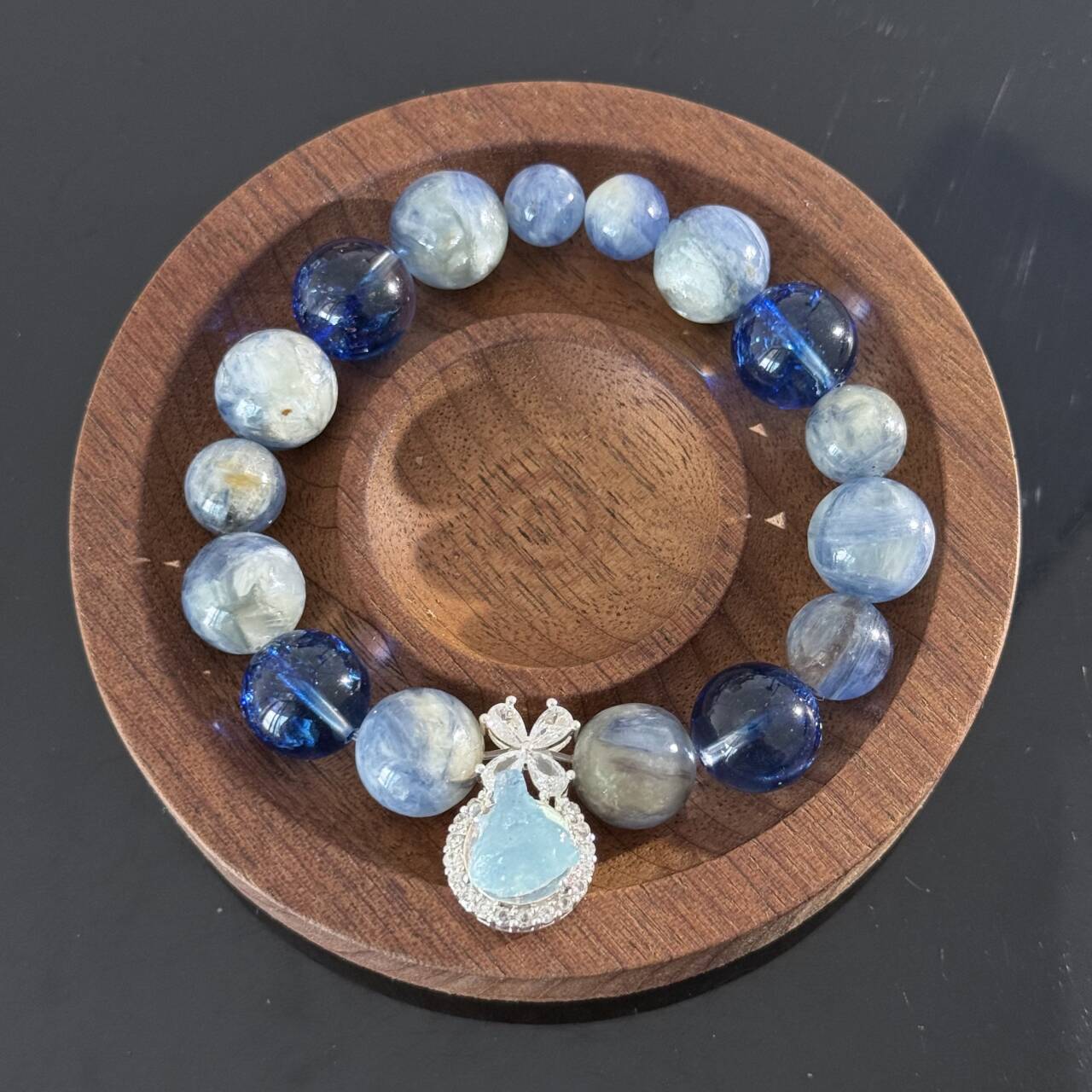 Blue Aquamarine & Kyanite Beaded Bracelet with Crystal Heart Pendant – Ocean-Inspired Healing Jewelry