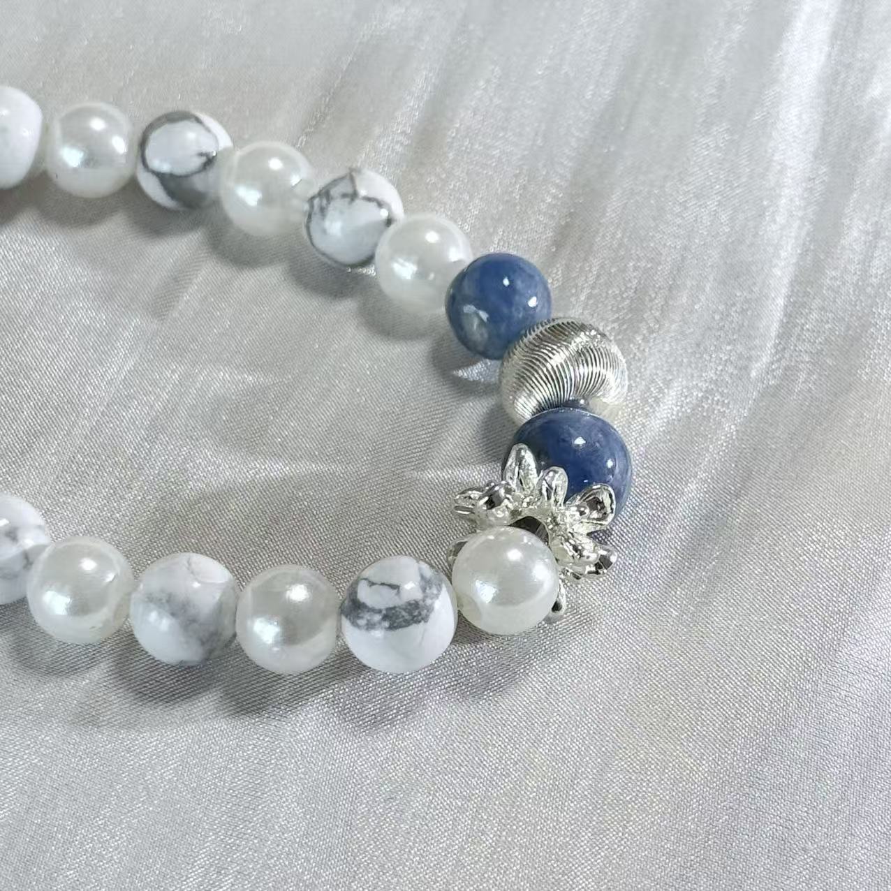 Blue Kyanite White Howlite Pearl Bow Beaded Bracelet, Calming Energy Crystal Bracelet for Women, Dainty Daily Wear Jewelry Gift