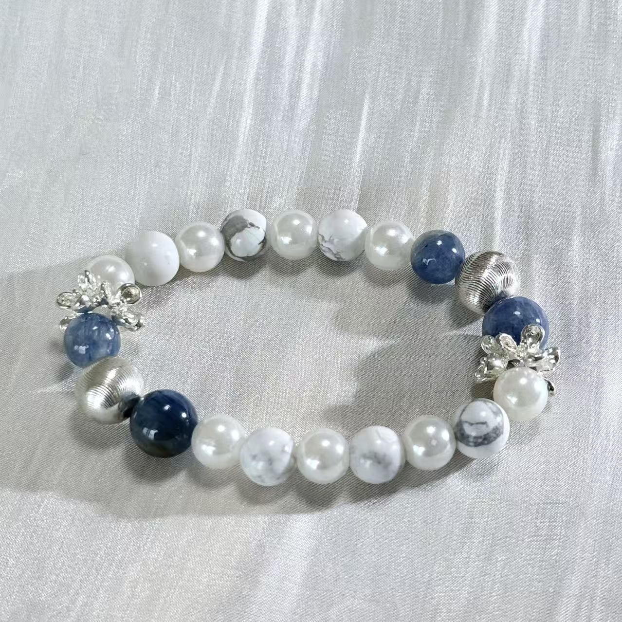 Blue Kyanite White Howlite Pearl Bow Beaded Bracelet, Calming Energy Crystal Bracelet for Women, Dainty Daily Wear Jewelry Gift
