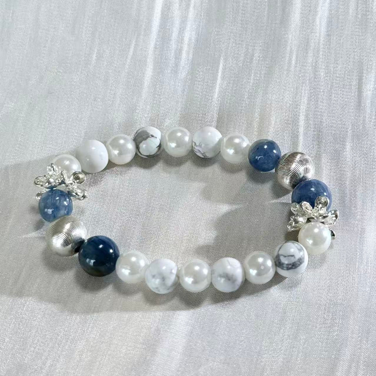 Blue Kyanite White Howlite Pearl Bow Beaded Bracelet, Calming Energy Crystal Bracelet for Women, Dainty Daily Wear Jewelry Gift