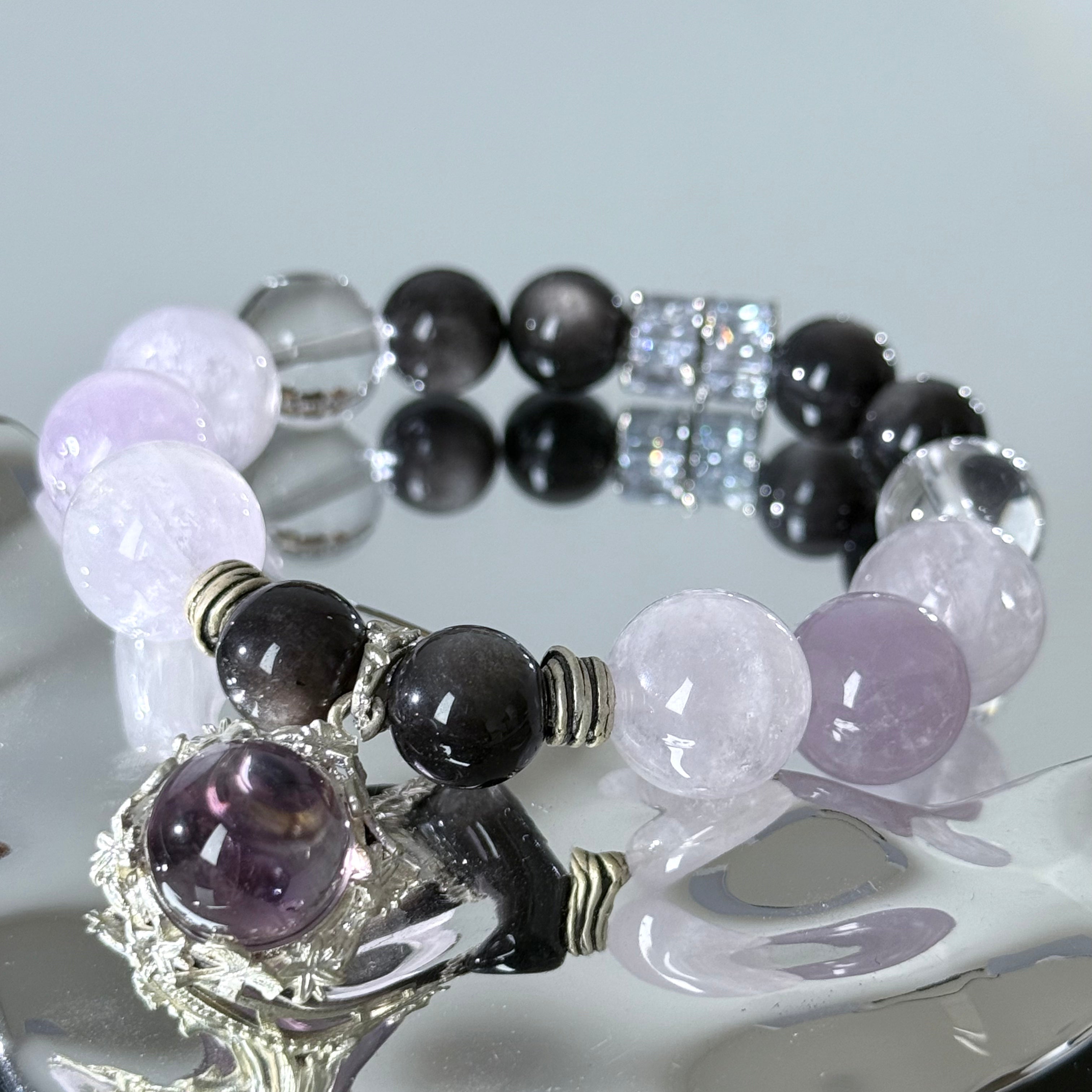Amethyst & Black Obsidian Under the Moonlight | A Niche-Design Bracelet with an Atmospheric Vibe