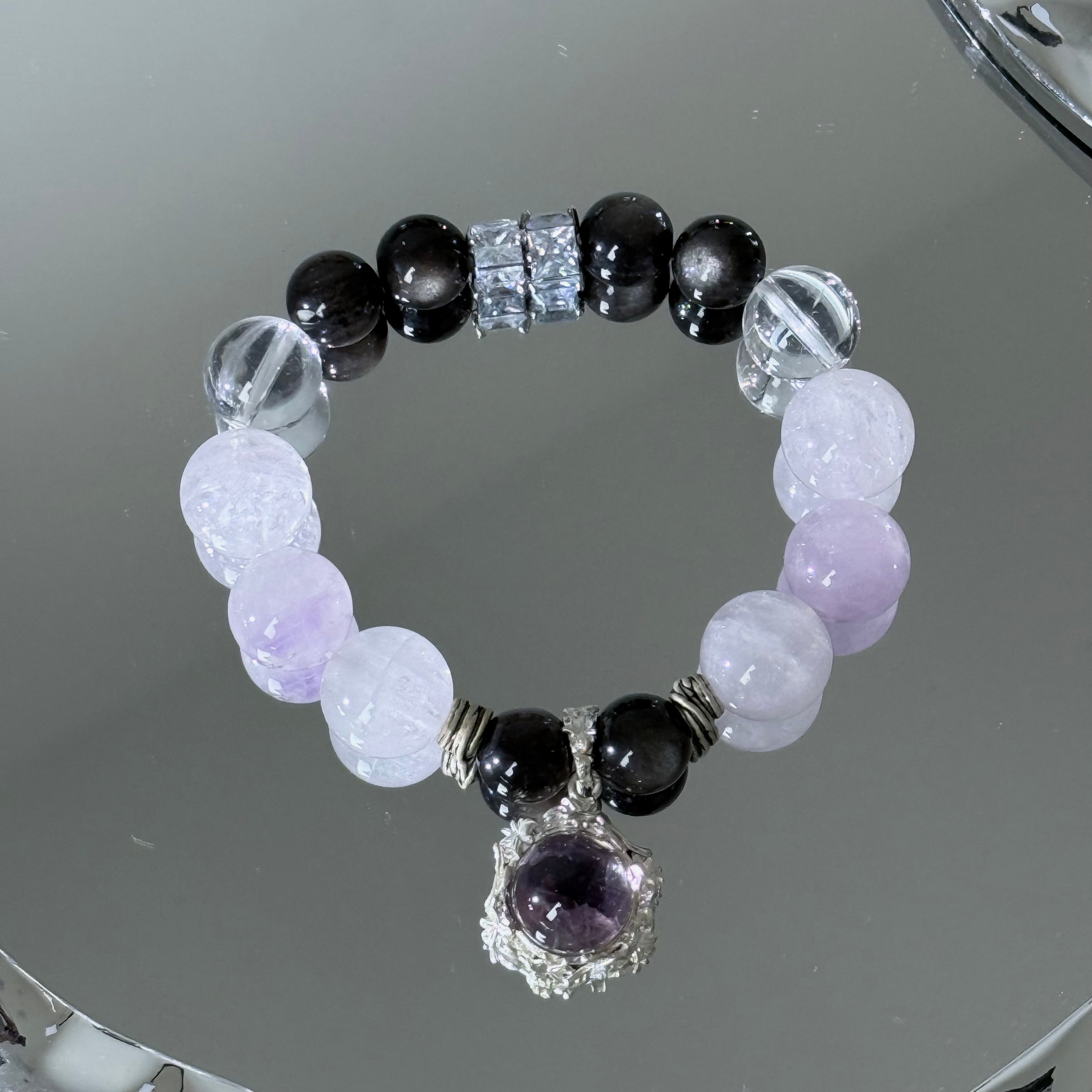 Amethyst & Black Obsidian Under the Moonlight | A Niche-Design Bracelet with an Atmospheric Vibe